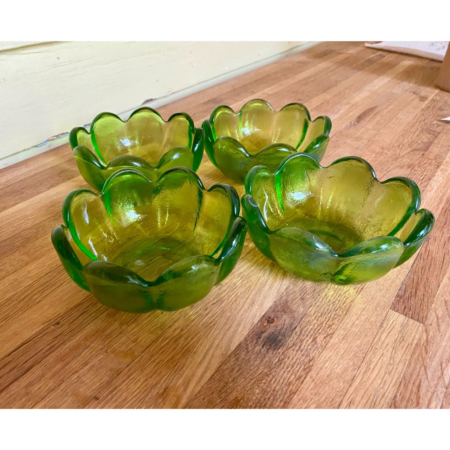 Indiana Glass Luau Lotus Lime Salad Petal Bowls Scalloped Set Of 4