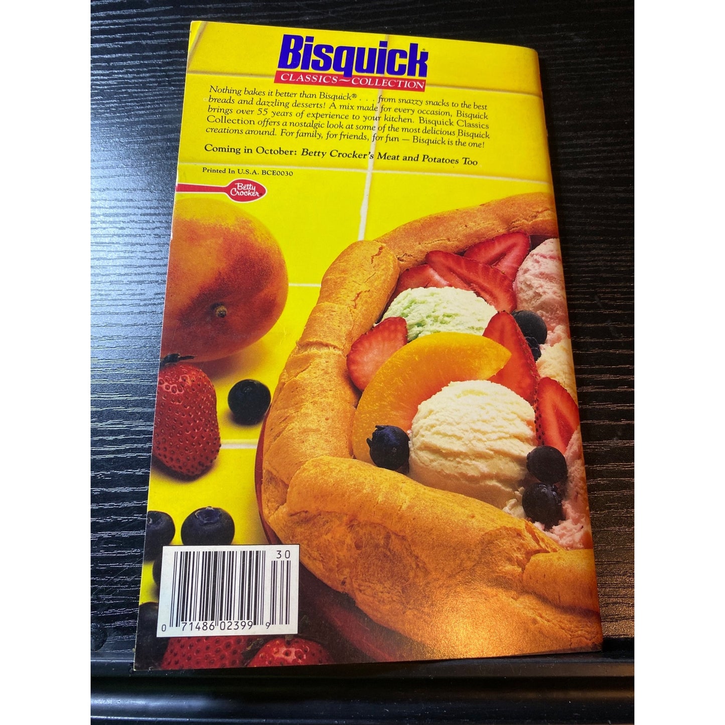 Betty Crocker Bisquick Classics Cookbook Booklet 1988 Breads Desserts Snacks