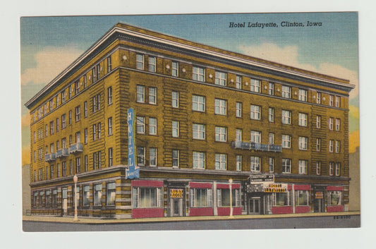 Postcard IA Iowa Clinton Hotel Lafayette 1940s Linen Unused