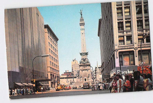 Postcard IN Indiana Indianapolis Soldiers Sailors Monument Street View