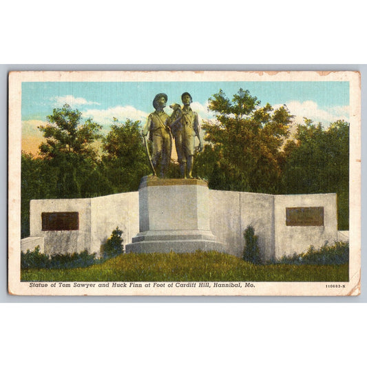 Hannibal MO Missouri Tom Sawyer and Huck Finn Statue White Border Postcard Unused