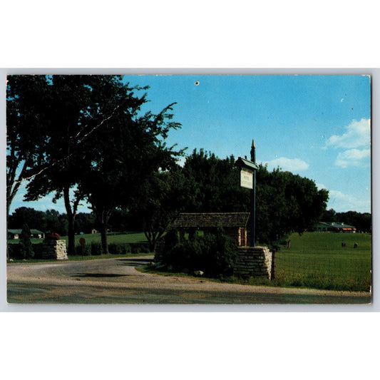 Delavan Lake WI Wisconsin Lawn Lodge Entrance Golf Course Chrome Postcard Unused