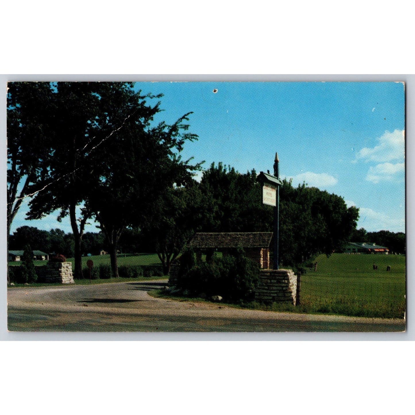 Delavan Lake WI Wisconsin Lawn Lodge Entrance Golf Course Chrome Postcard Unused