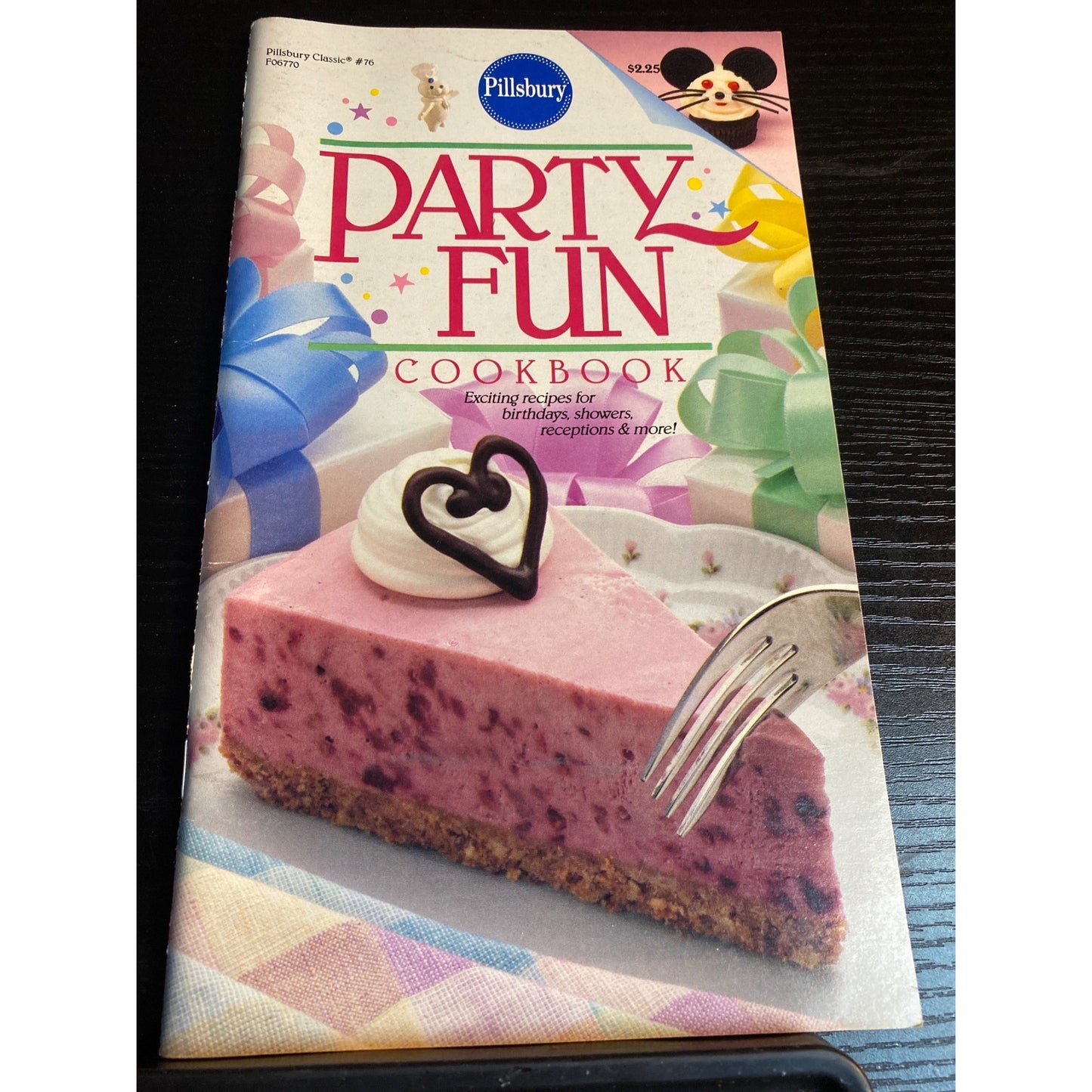 Pillsbury Party Fun Cookbook Booklet 1984 Birthdays Showers Receptions & More