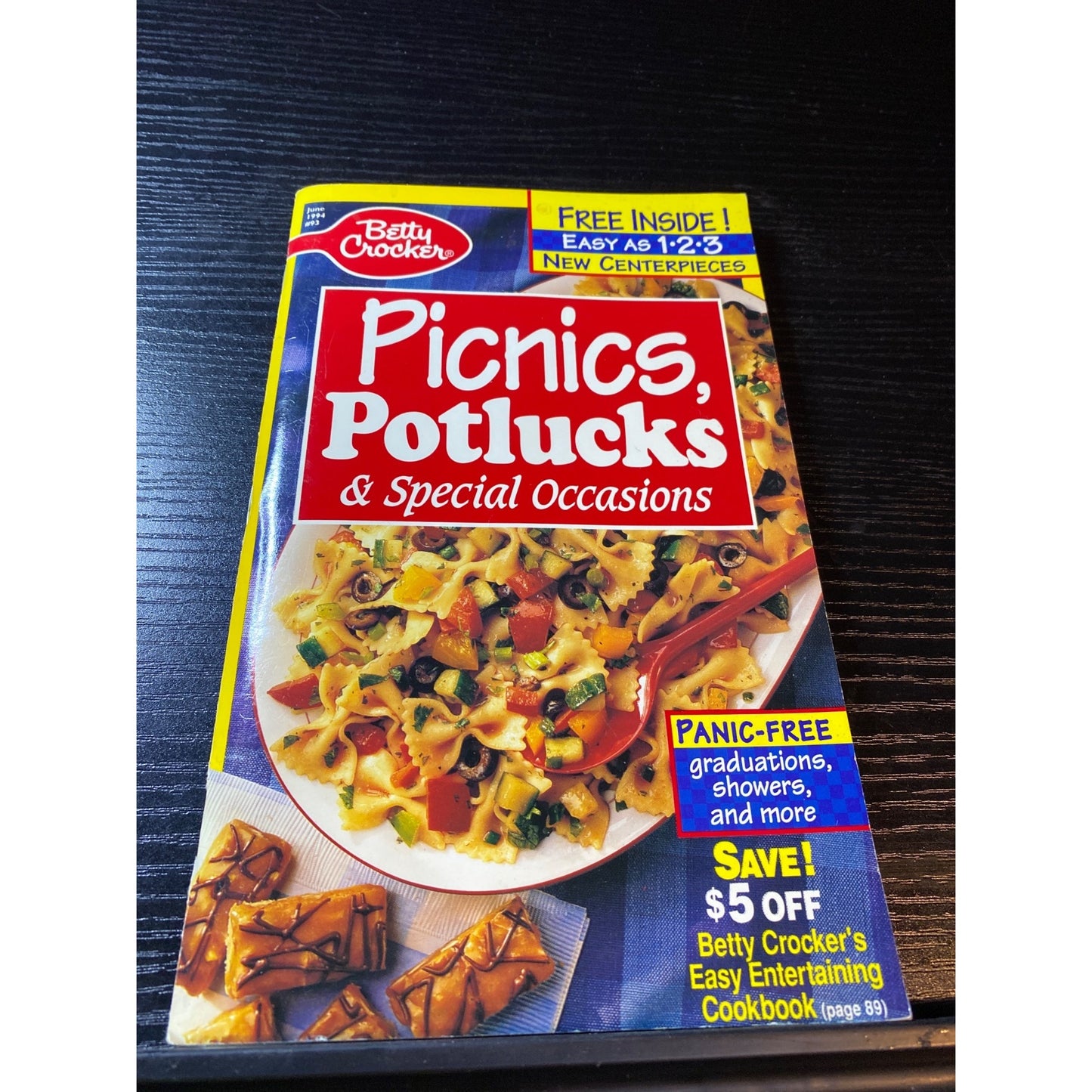 Betty Crocker Picnics Potlucks & Special Occasions Cookbook Booklet 1993