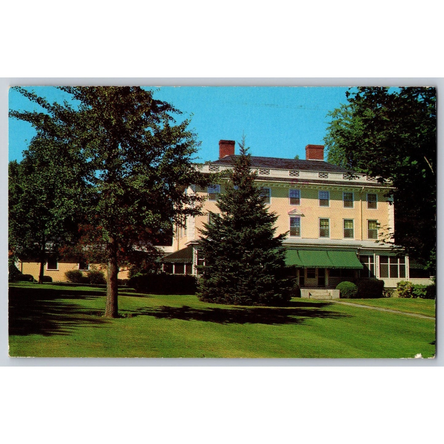 Wakefield RI Rhode Island Larchwood Inn 1980s Chrome Postcard Used