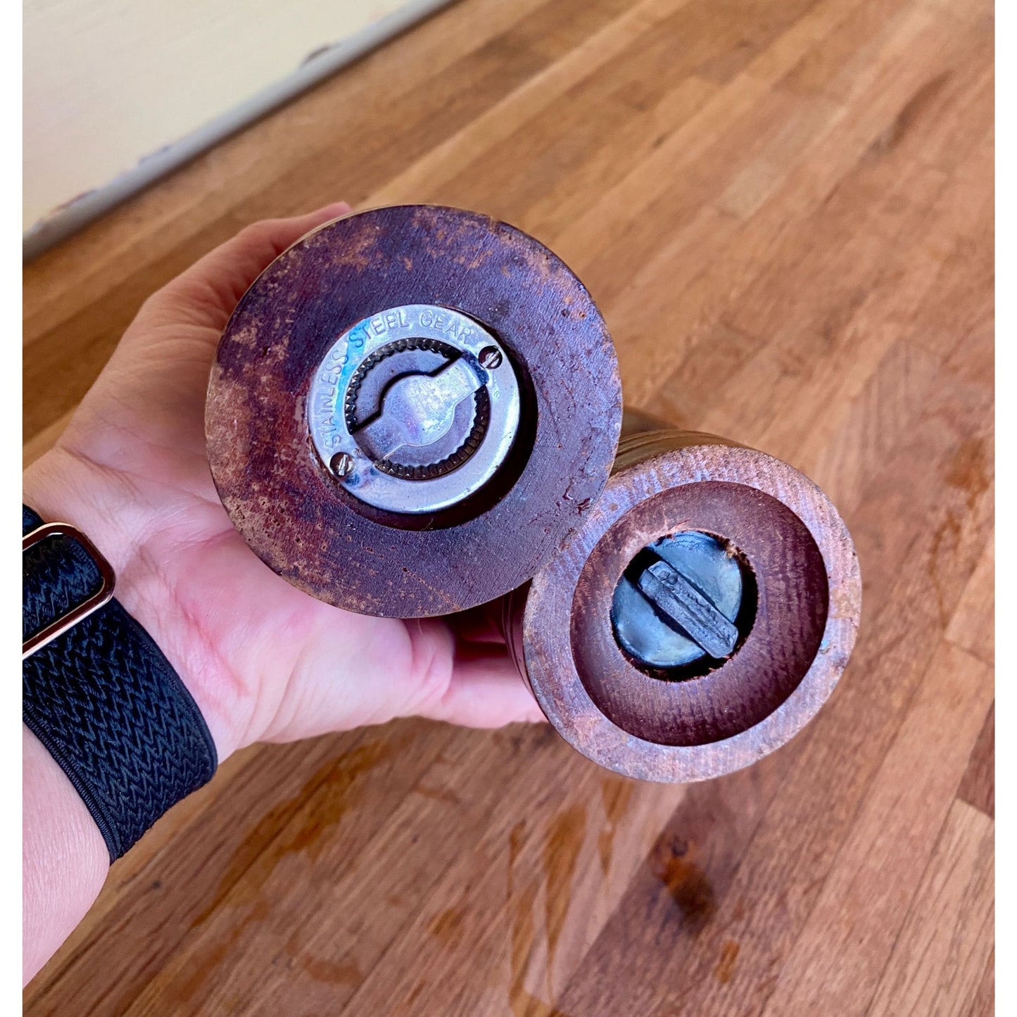 Vintage Wooden Salt & Pepper Grinder Set Rustic Finish 6 Inches Tall