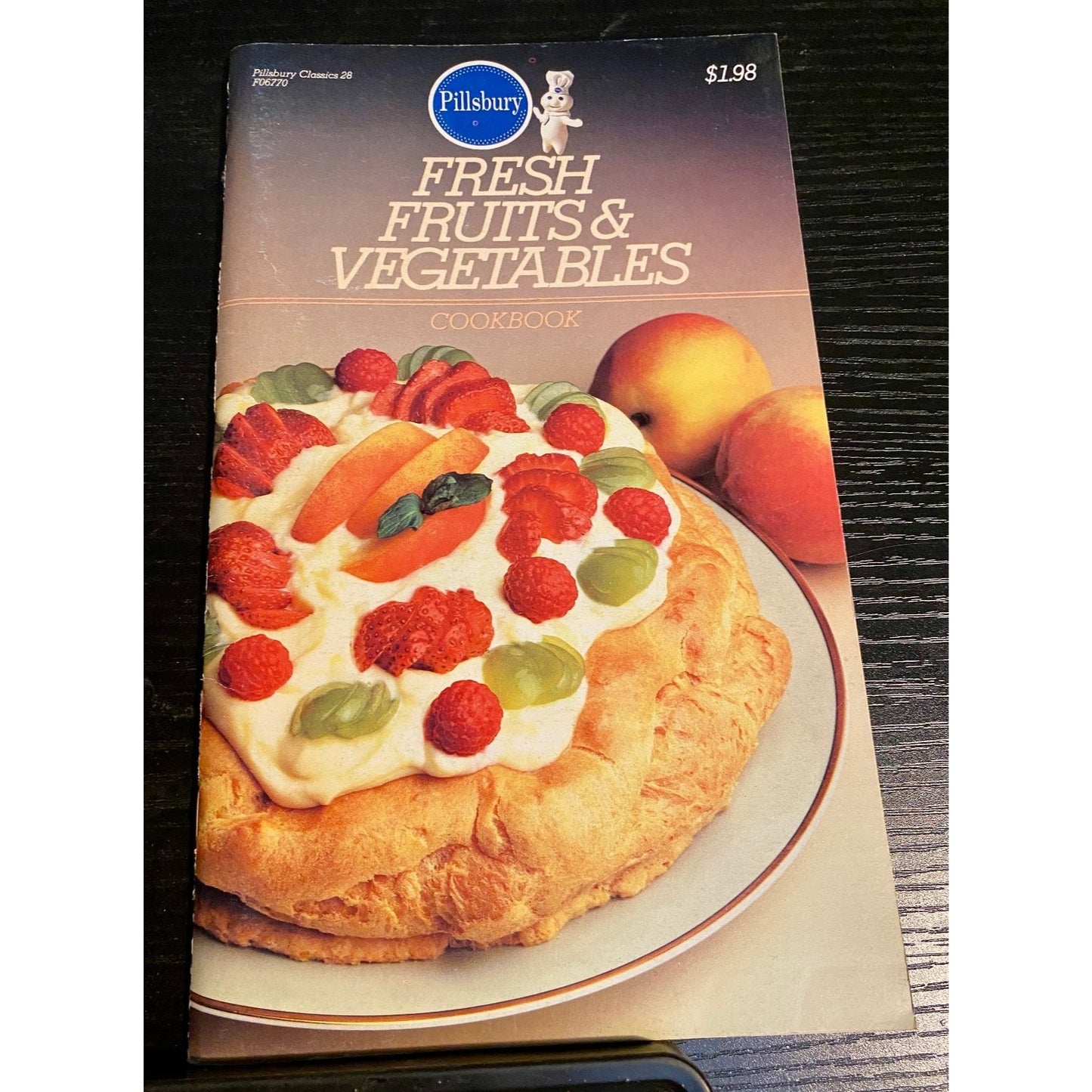 Pillsbury Classic Cookbook Booklet 1983 Fresh Fruits & Vegetables Recipes