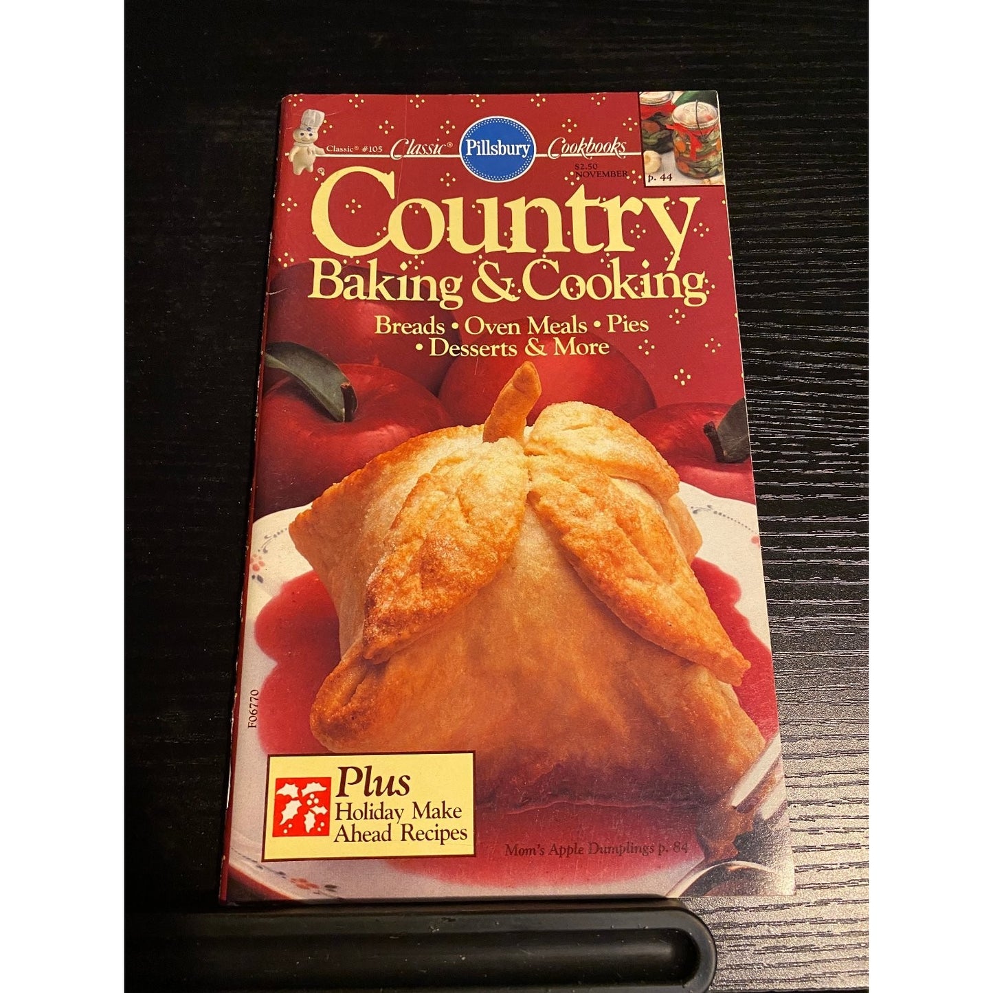 Pillsbury Classic Cookbook Booklet 1989 Country Baking  Cooking Holiday Recipes