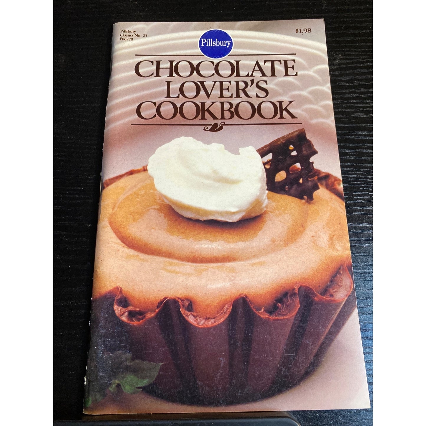 Pillsbury Chocolate Lovers Cookbook Paperback Booklet 1984 Dessert