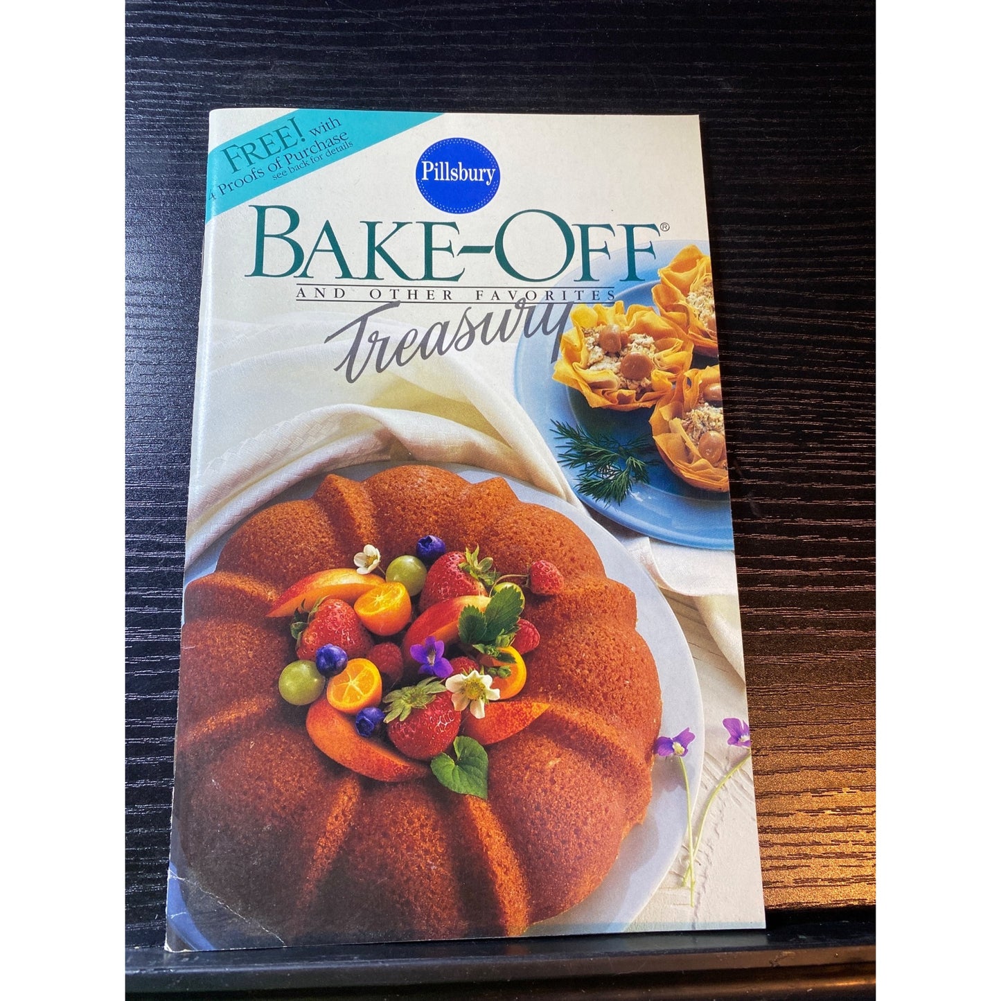 Pillsbury Bake-Off Treasury Cookbook Booklet 1989 Appetizers Breads Entrees Desserts