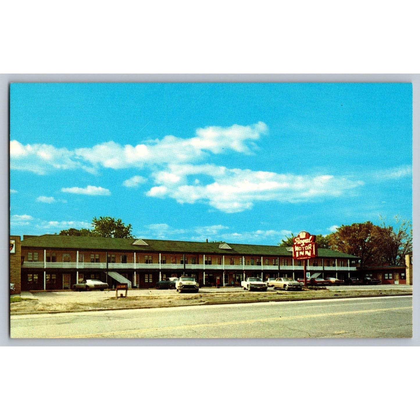 Livonia MI Michigan Royal Motor Inn Chrome Postcard Unused