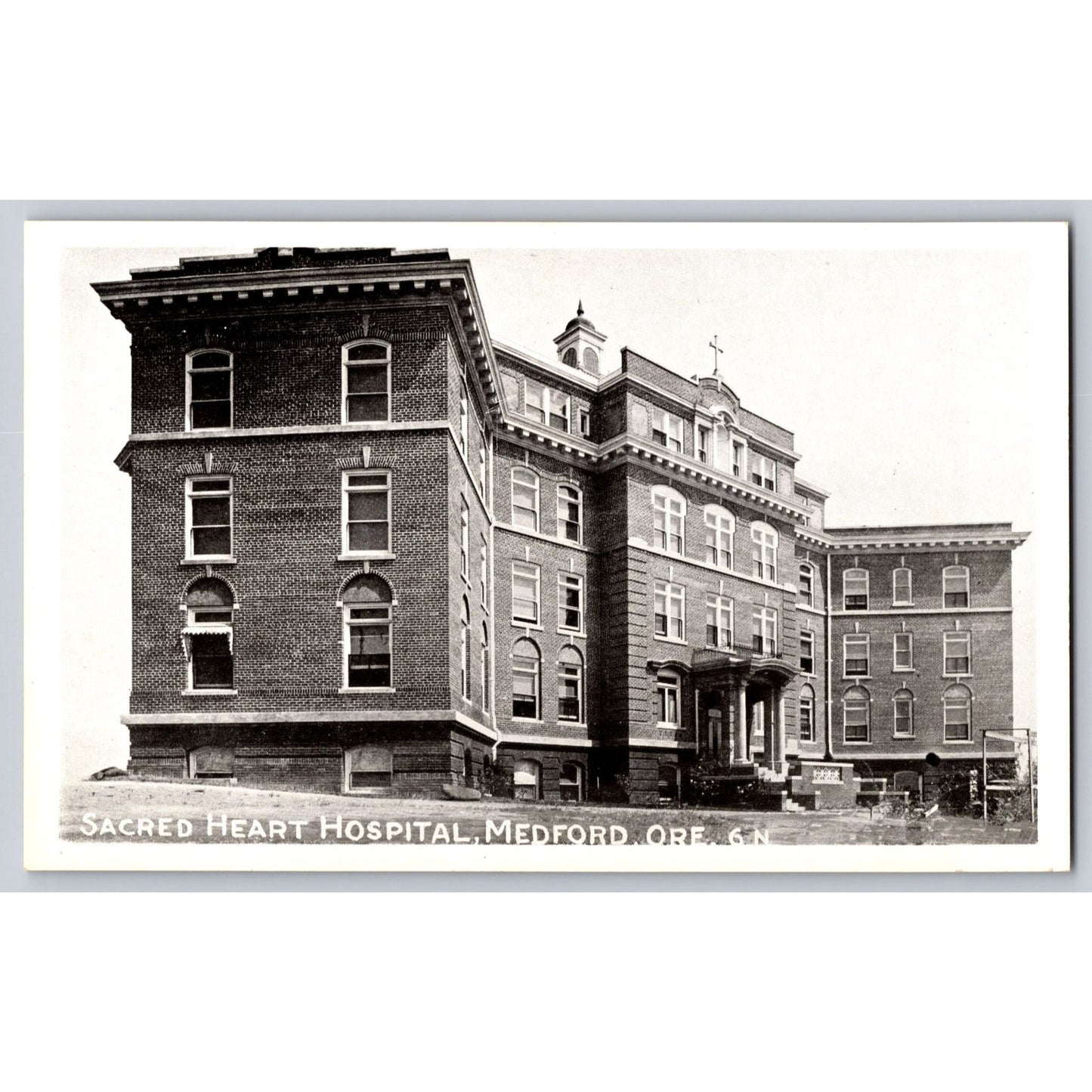 Medford OR Oregon Sacred Heart Hospital Divided Back Postcard Pacific Novelty