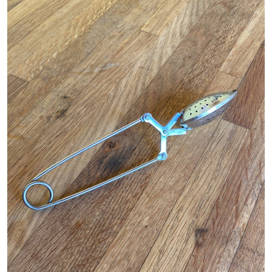 Vintage Stainless Steel Tea Infuser With Hinged Clamp Design Oval Shaped For Loose Leaf Tea