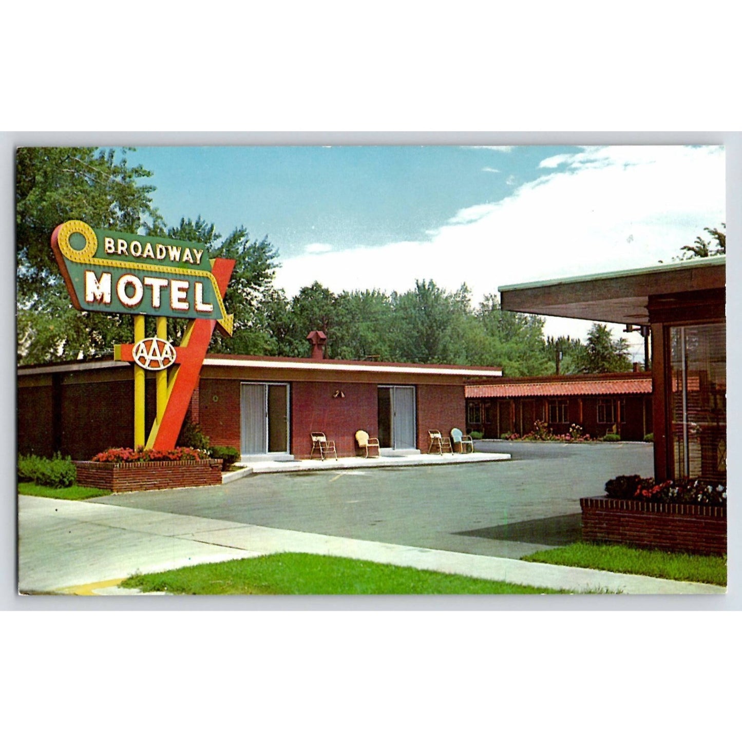 Denver CO Colorado Broadway Motel AAA Chrome Postcard Unused