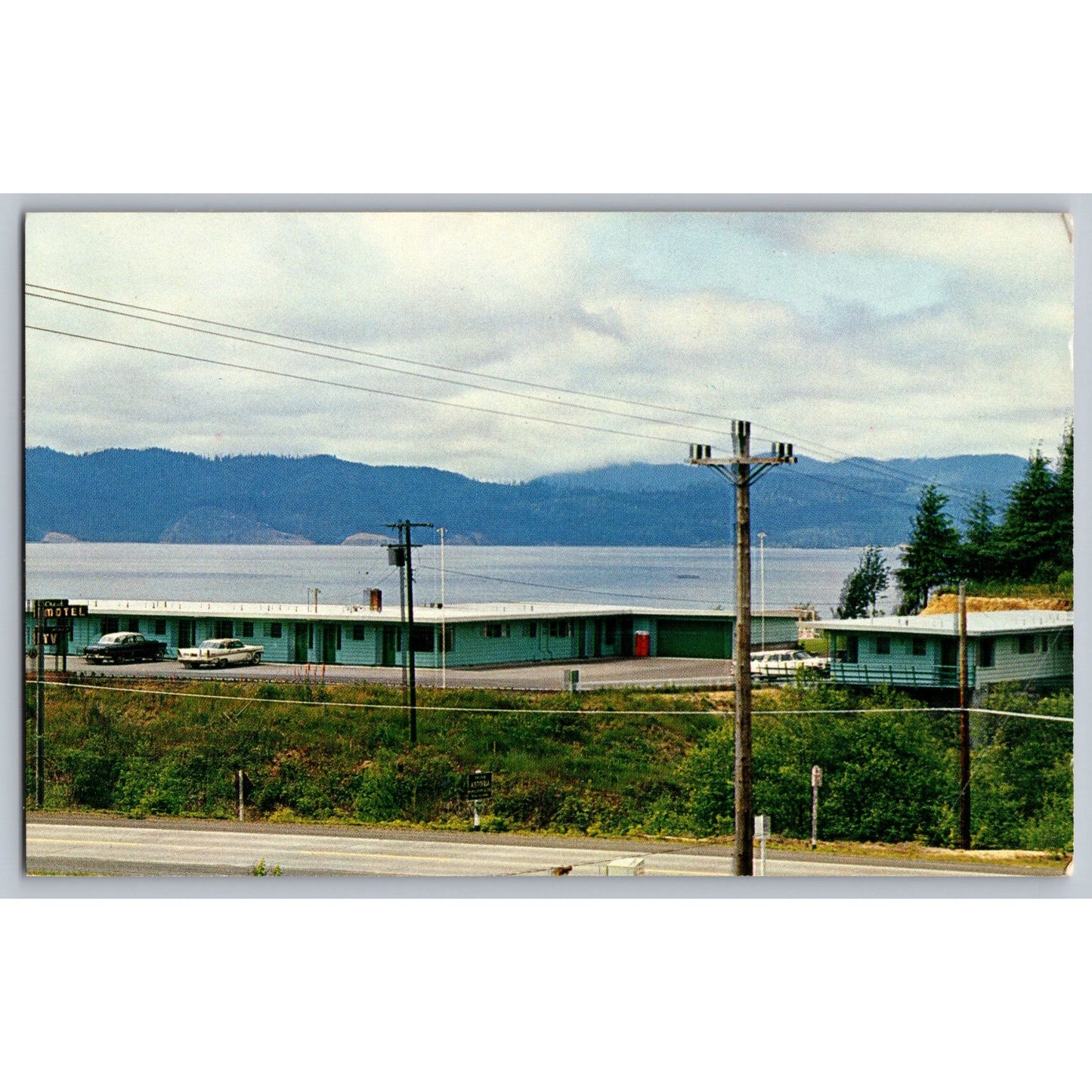 Astoria OR Oregon Crest Motel Columbia River View Chrome Postcard Unused