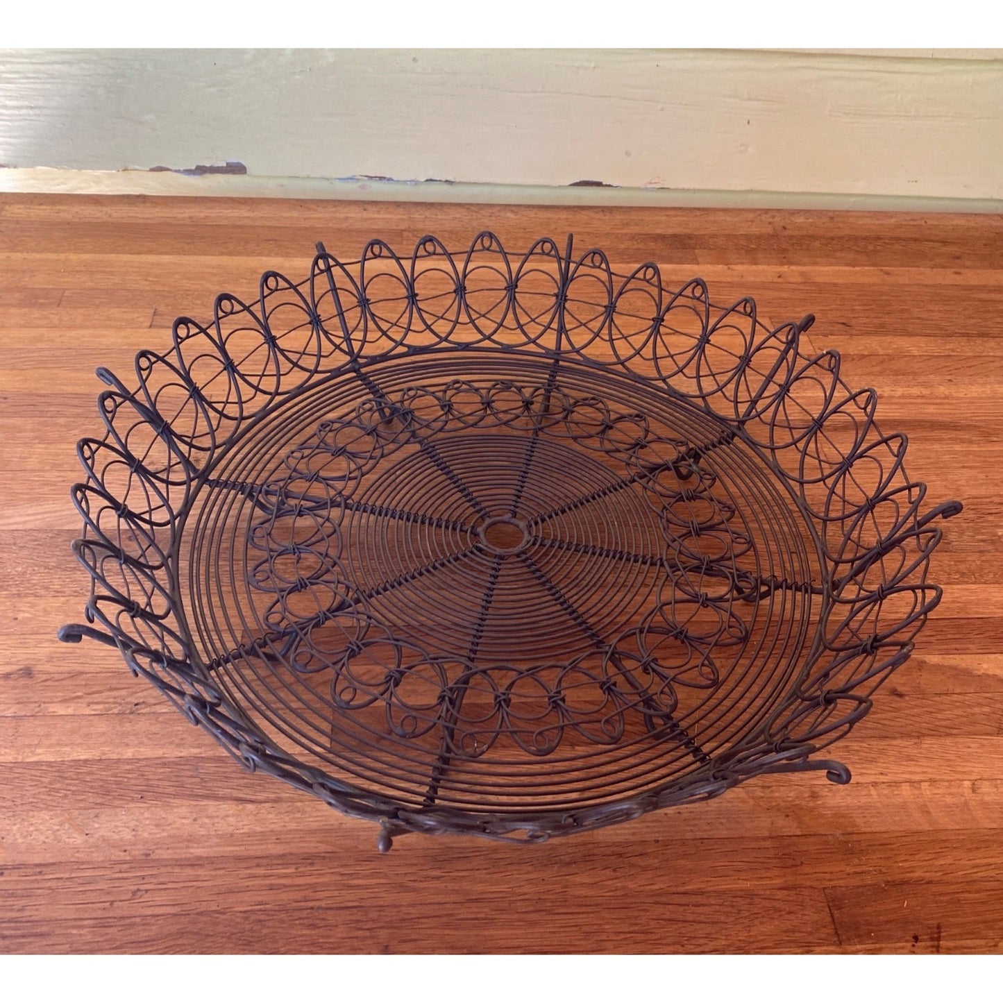 Cooling Rack Black Wire Decorative Round Basket With Intricate Loop Design 15" Diameter Ideal For Tabletop Centerpieces Or Storage