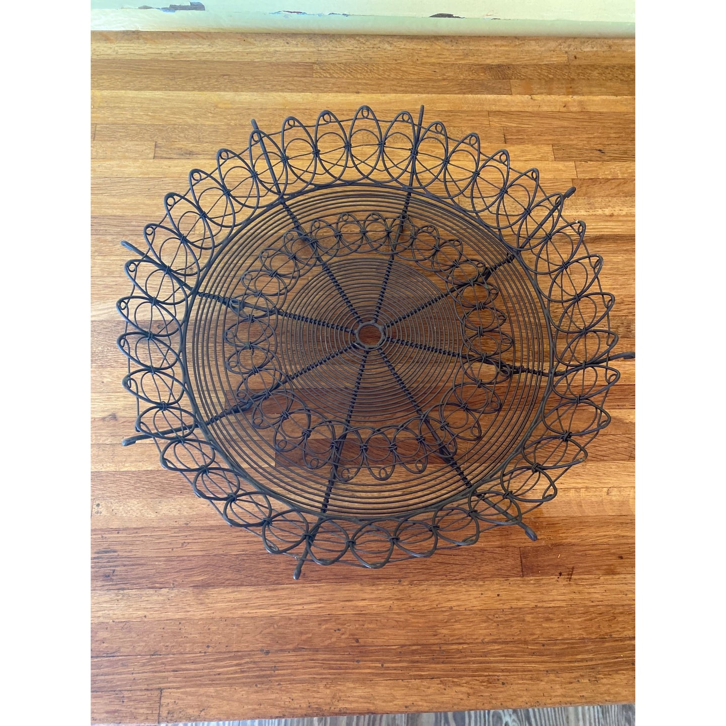 Cooling Rack Black Wire Decorative Round Basket With Intricate Loop Design 15" Diameter Ideal For Tabletop Centerpieces Or Storage