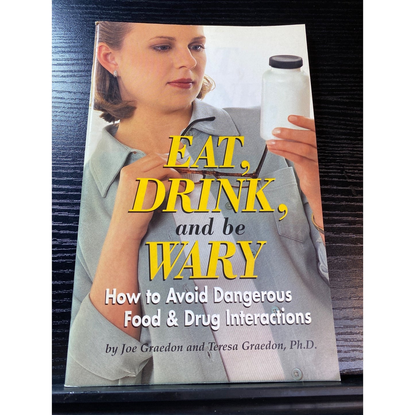 Eat Drink And Be Wary By Joe Graedon & Teresa Graedon Ph.D. Paperback