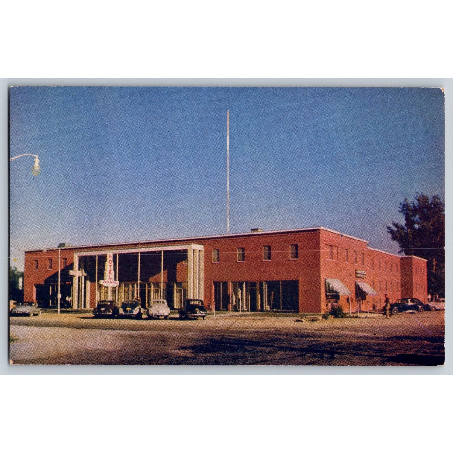 Vernal UT Utah Vernal Hotel Old Cars Chrome Postcard Unused