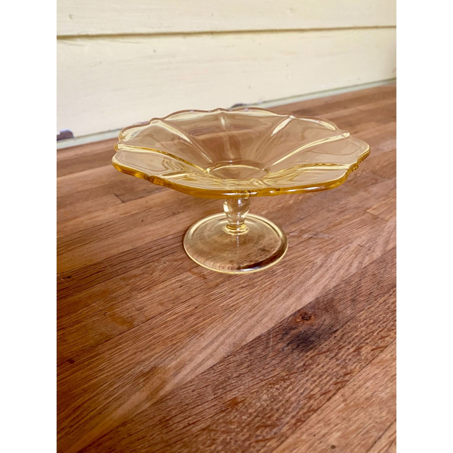 Fostoria Fairfax Yellow Glass Pedestal Compote Dish Scalloped Edge Decorative Tableware