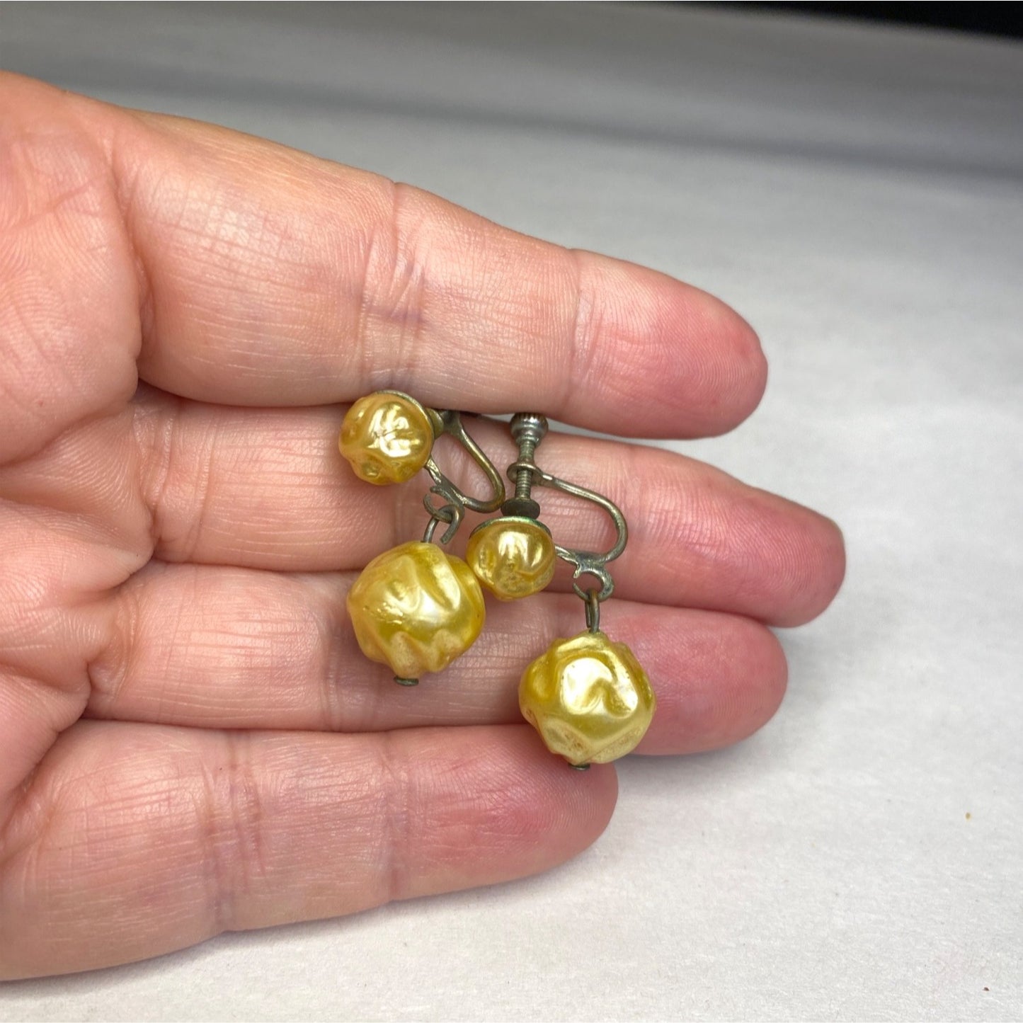Vintage Earrings Screw Back Drop Yellow Faux Pearl Beads Design 40s-50s