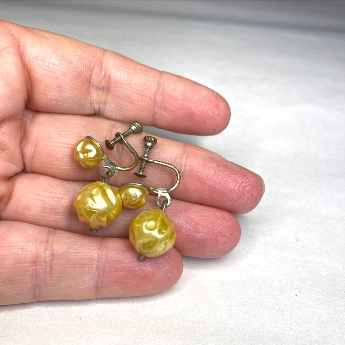 Vintage Earrings Screw Back Drop Yellow Faux Pearl Beads Design 40s-50s