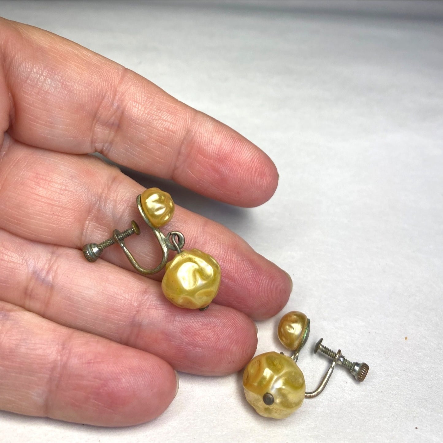 Vintage Earrings Screw Back Drop Yellow Faux Pearl Beads Design 40s-50s