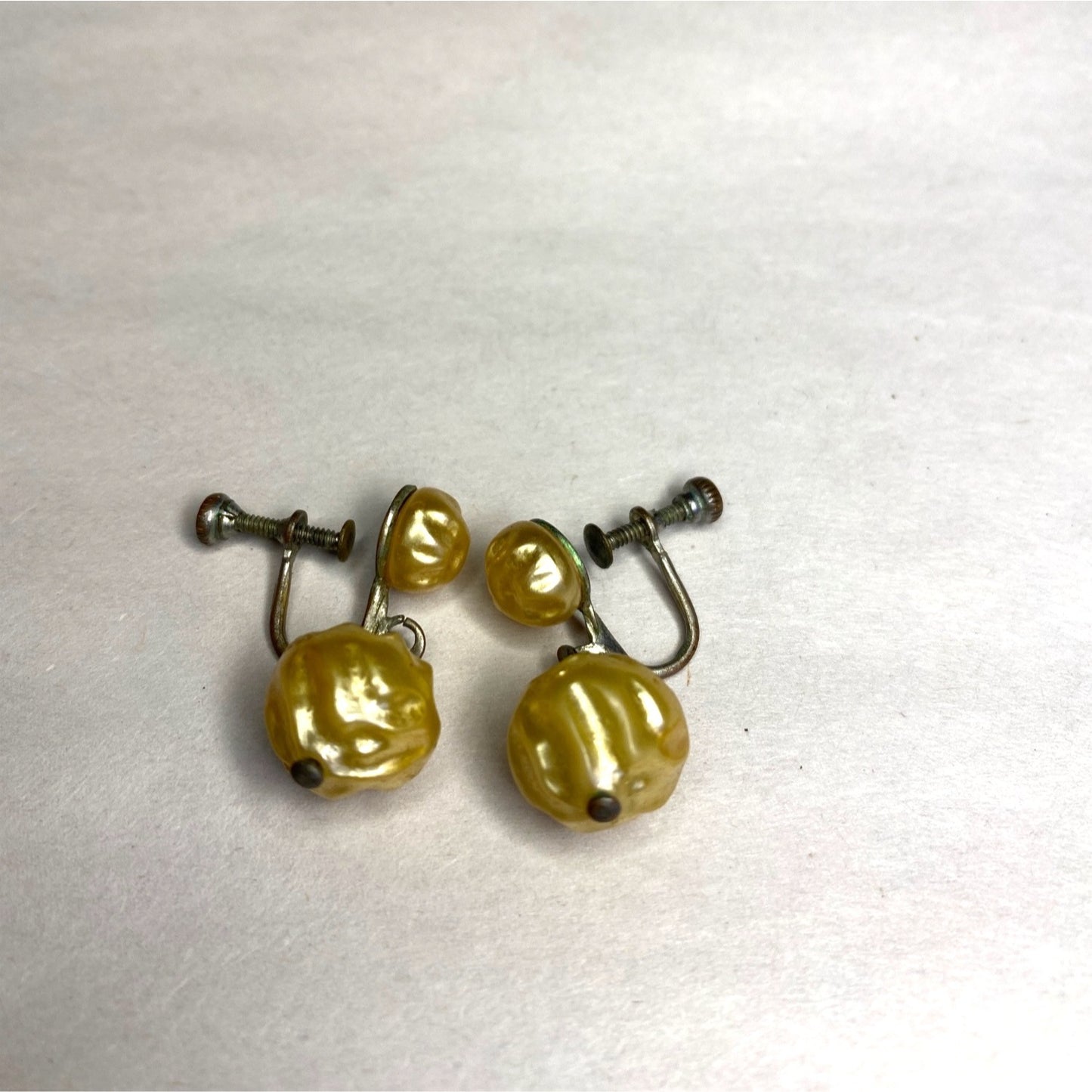 Vintage Earrings Screw Back Drop Yellow Faux Pearl Beads Design 40s-50s