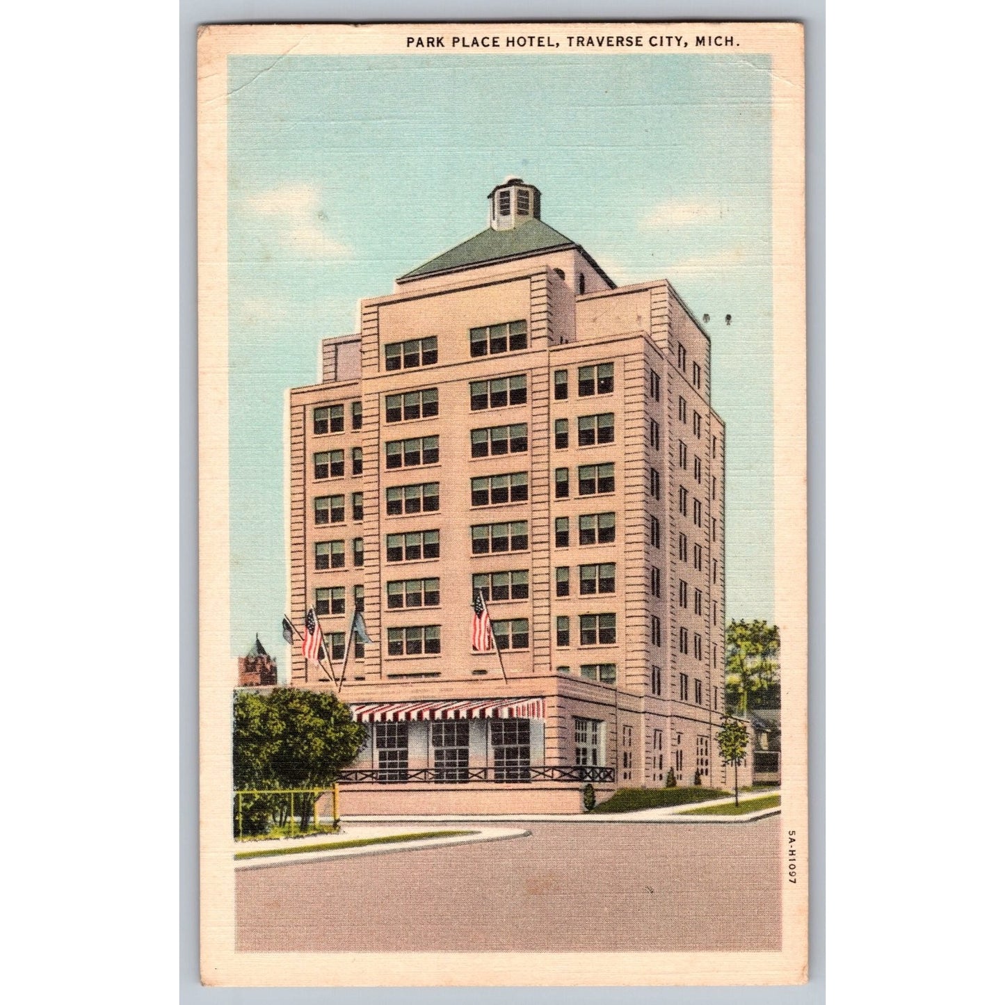 Traverse City MI Michigan Park Place Hotel White Border Postcard Used