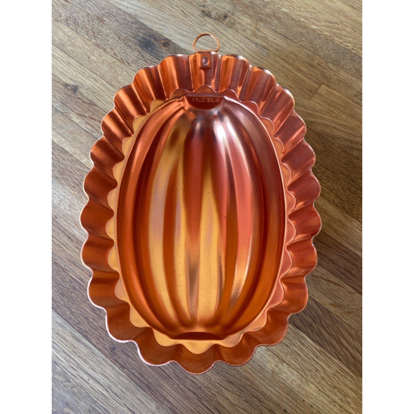 Copper Tone Oval Fluted Jello Food Mold 2.5 Cup Baking Wall Decor Hanging Loop