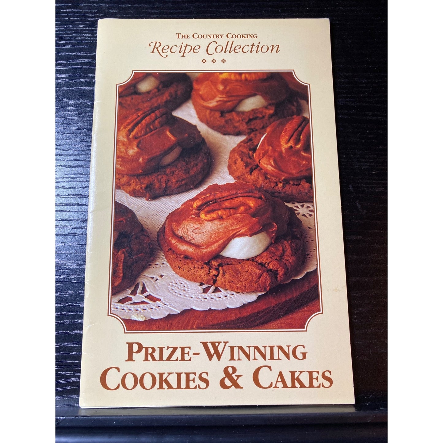 The Country Cooking Recipe 1990s Cookbook Booklet Prize-Winning Cookies & Cakes