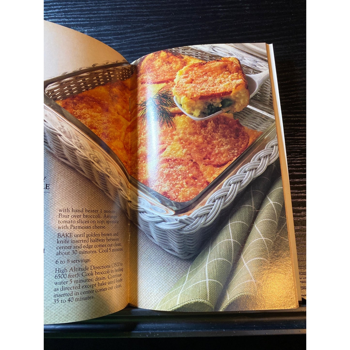 Betty Crocker Bisquick Classics Cookbook Booklet 1988 Breads Desserts Snacks