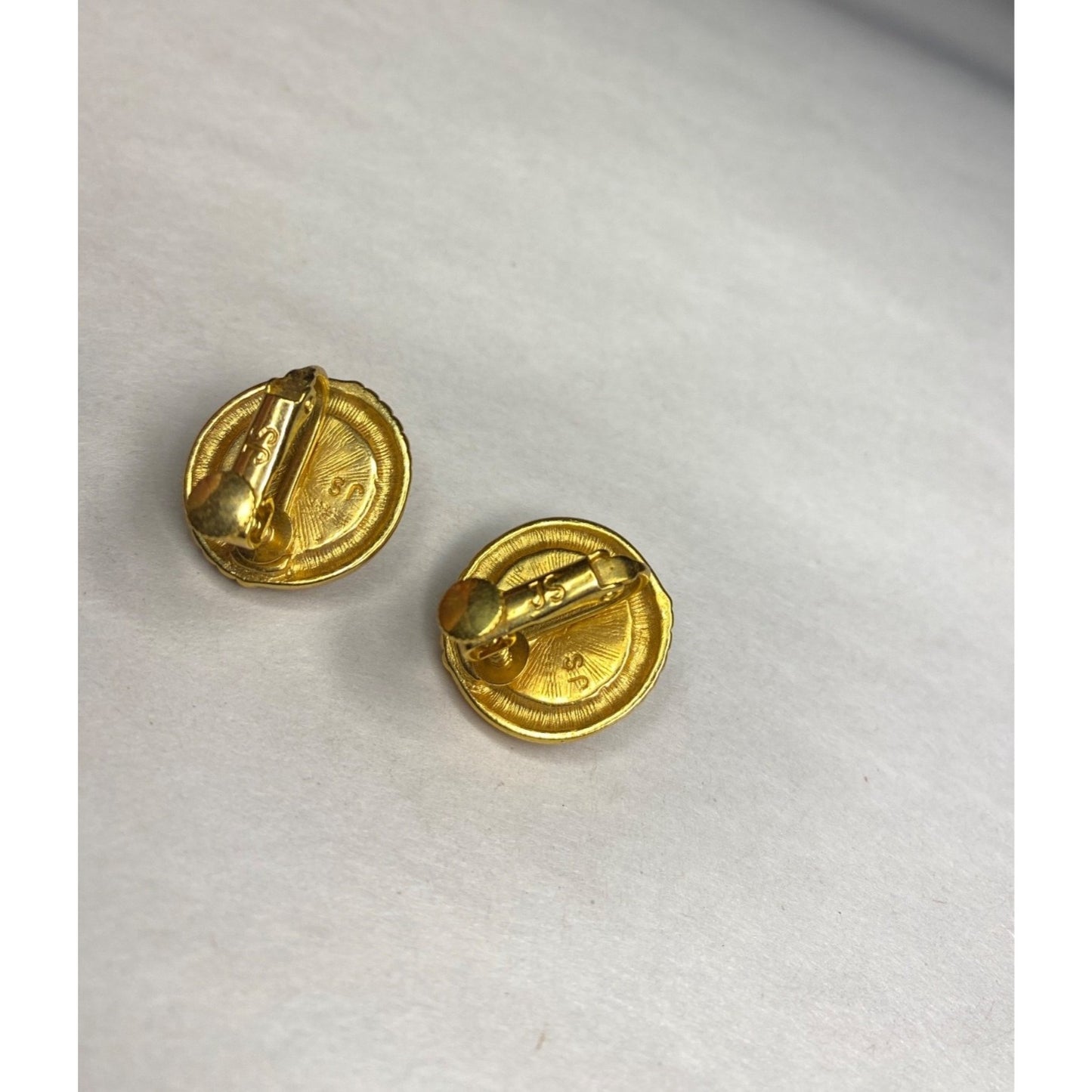 Vintage Classic Gold-Tone Screw Back Earrings With Faux Pearl Center Jaclyn Smith