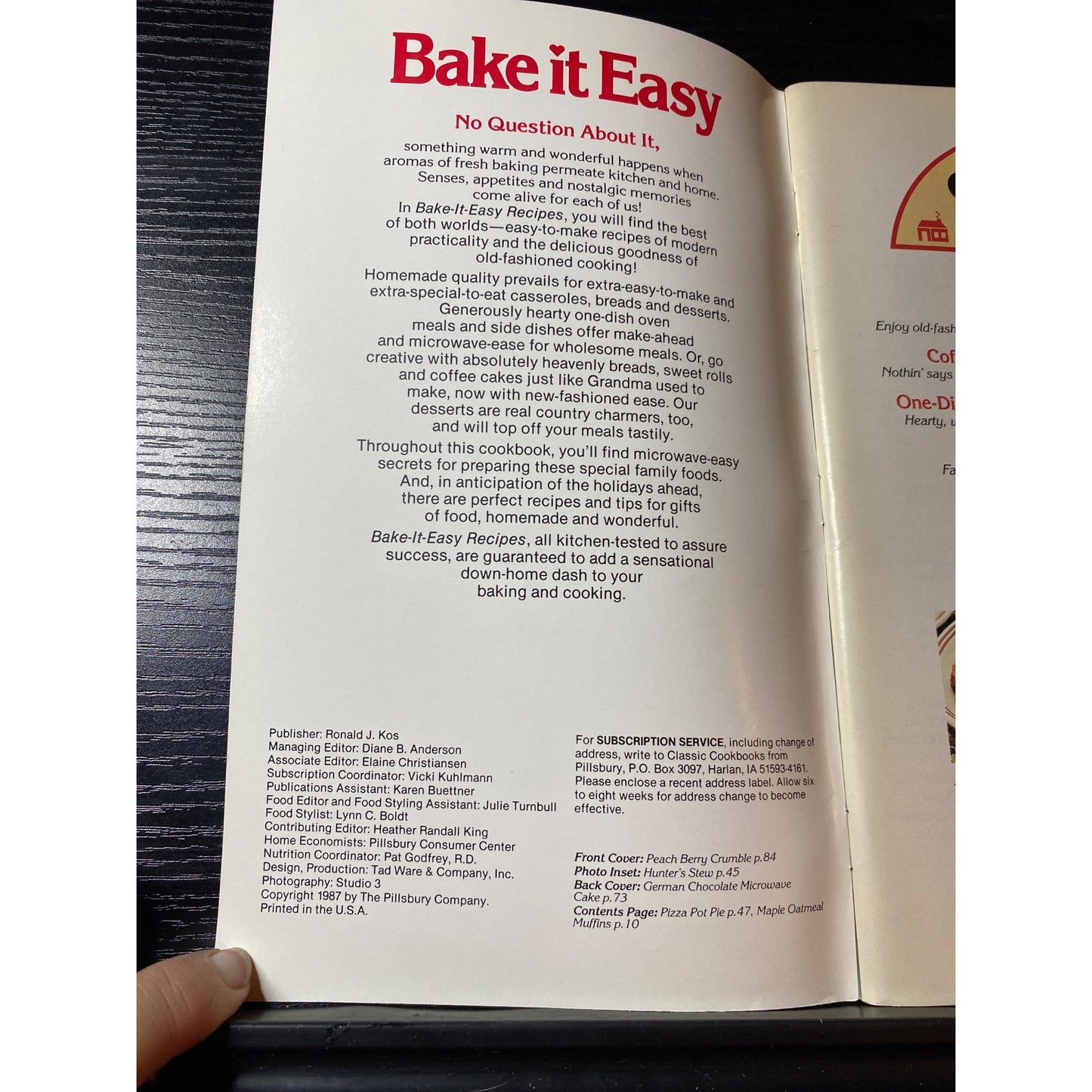 Pillsbury Classic Cookbook Booklet #61 Bake It Easy 1983 Oven Meals Breads