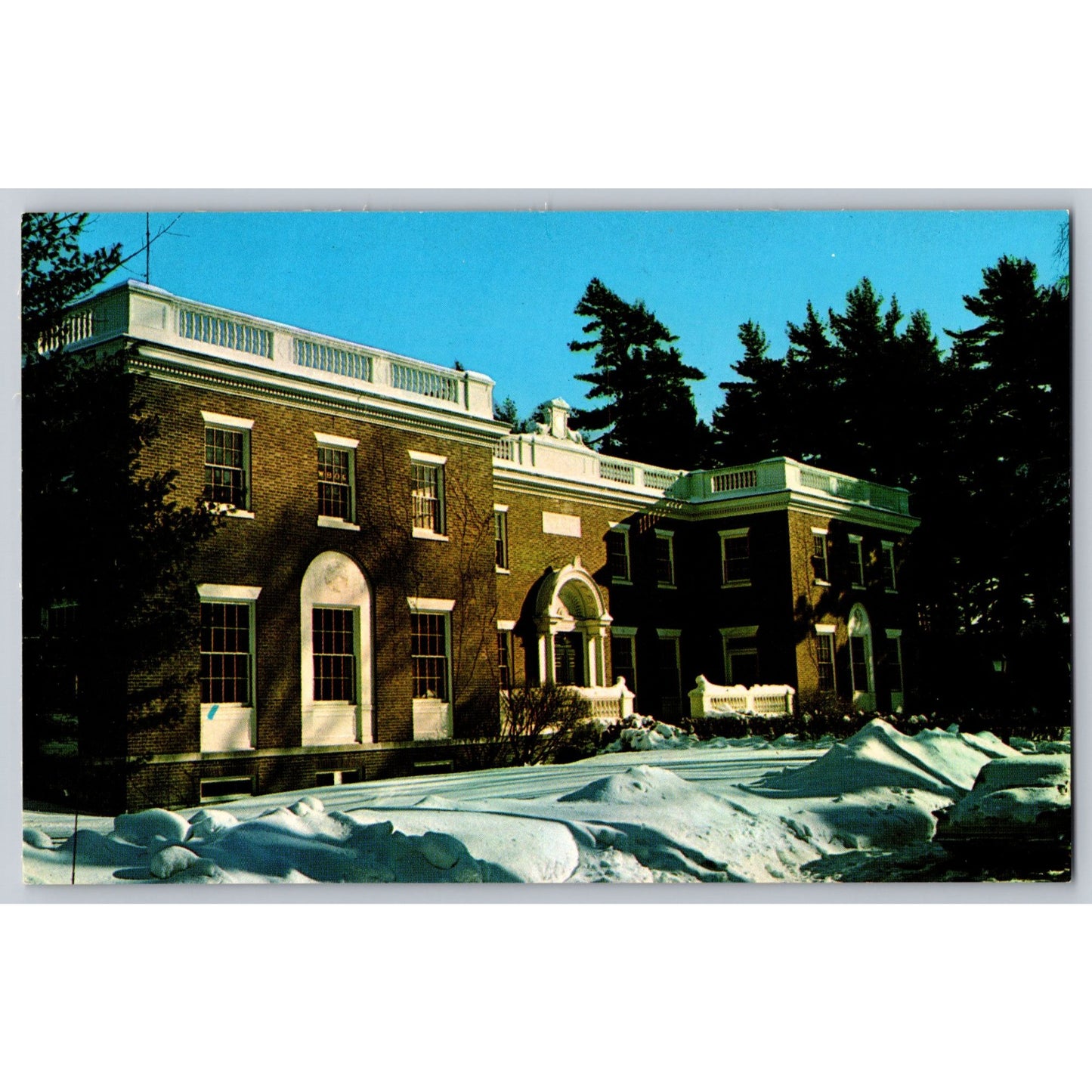 Brunswick ME Maine Bowdoin College Moulton Union Chrome Postcard Unused
