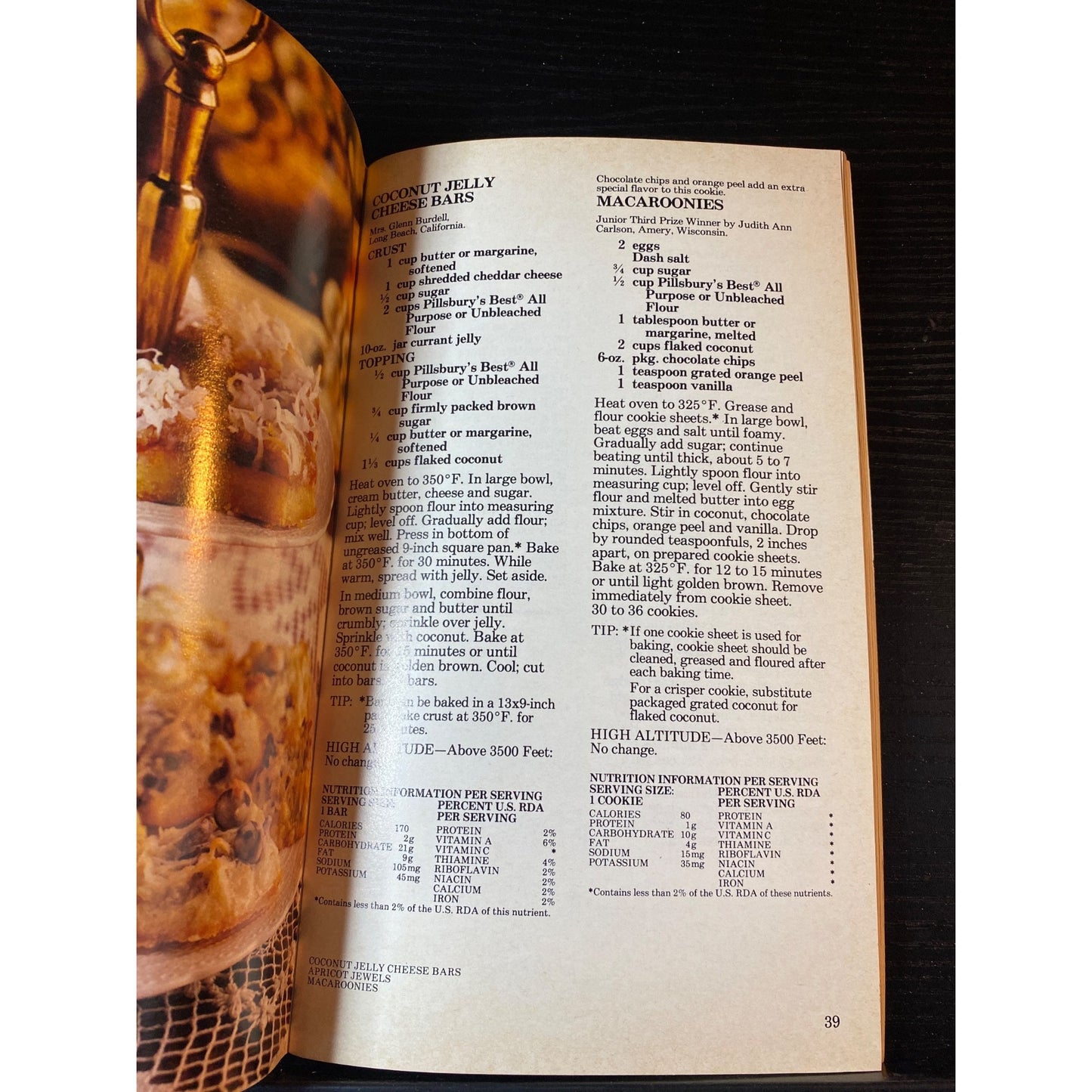 Pillsbury Bake-Off Classics III Cookbook Booklet Cakes Pies & Desserts 1983