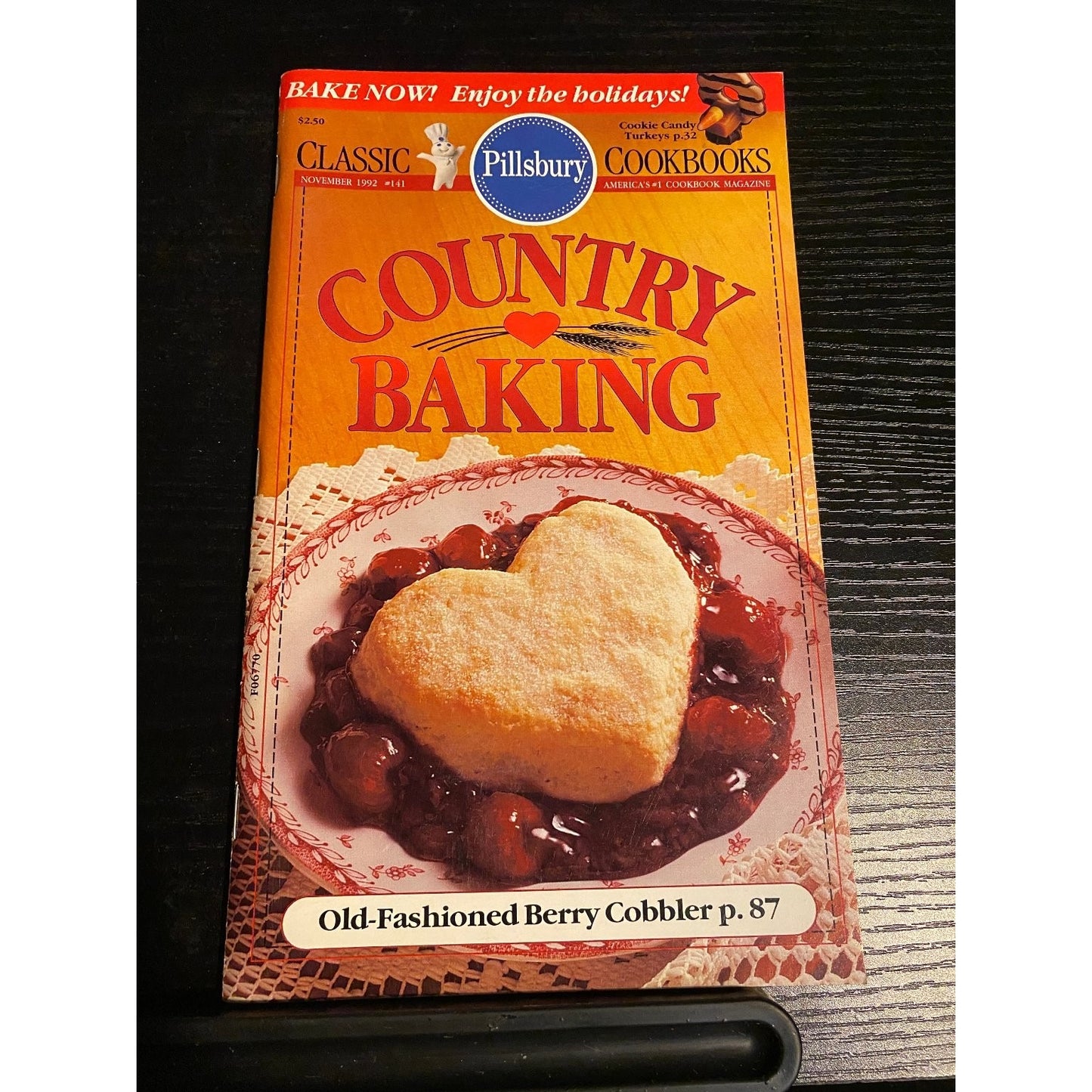 Pillsbury Classic Cookbook Booklet Nov 1992 Country Baking Recipes