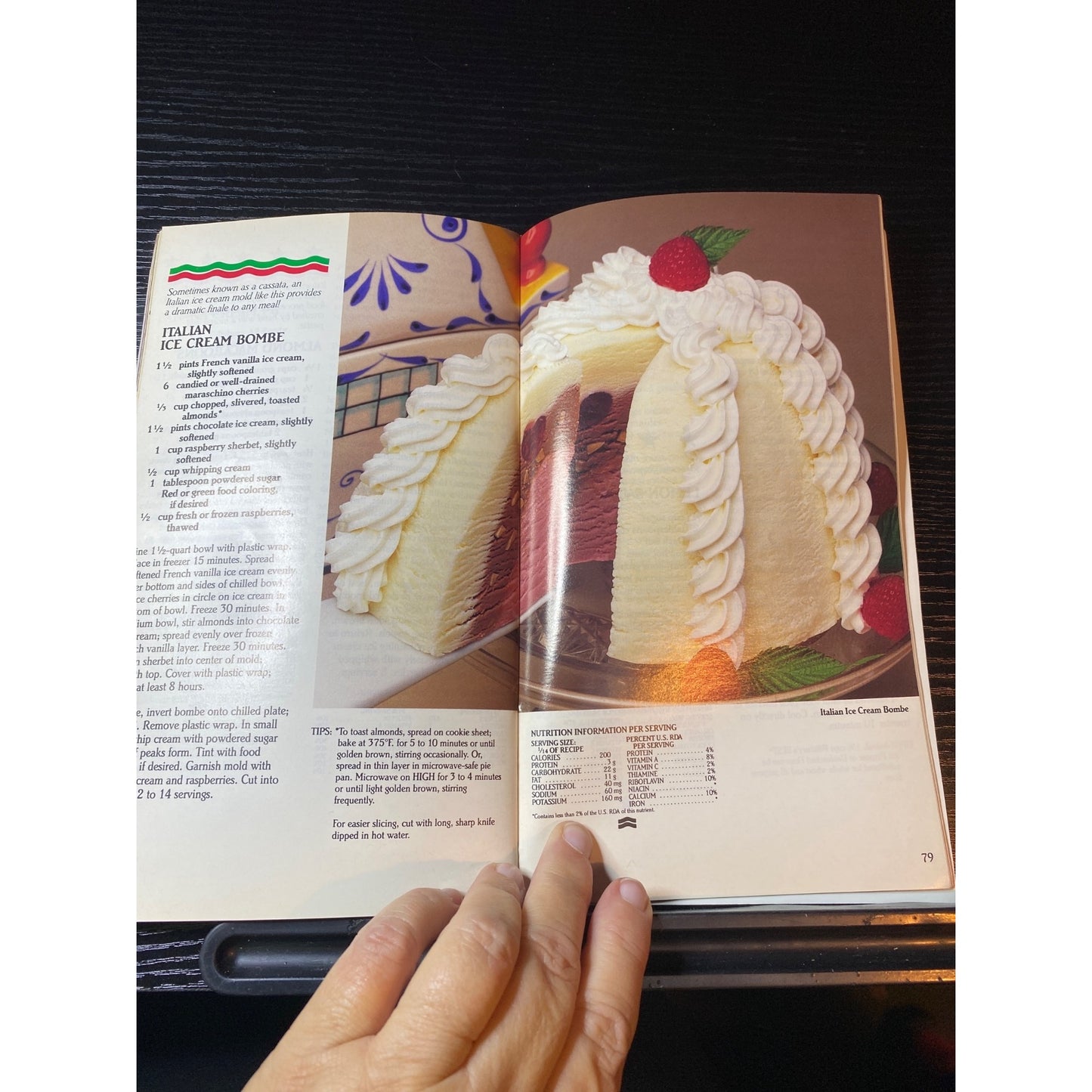 Pillsbury Classic Cookbook Booklet Everyones Favorite Foods 1984