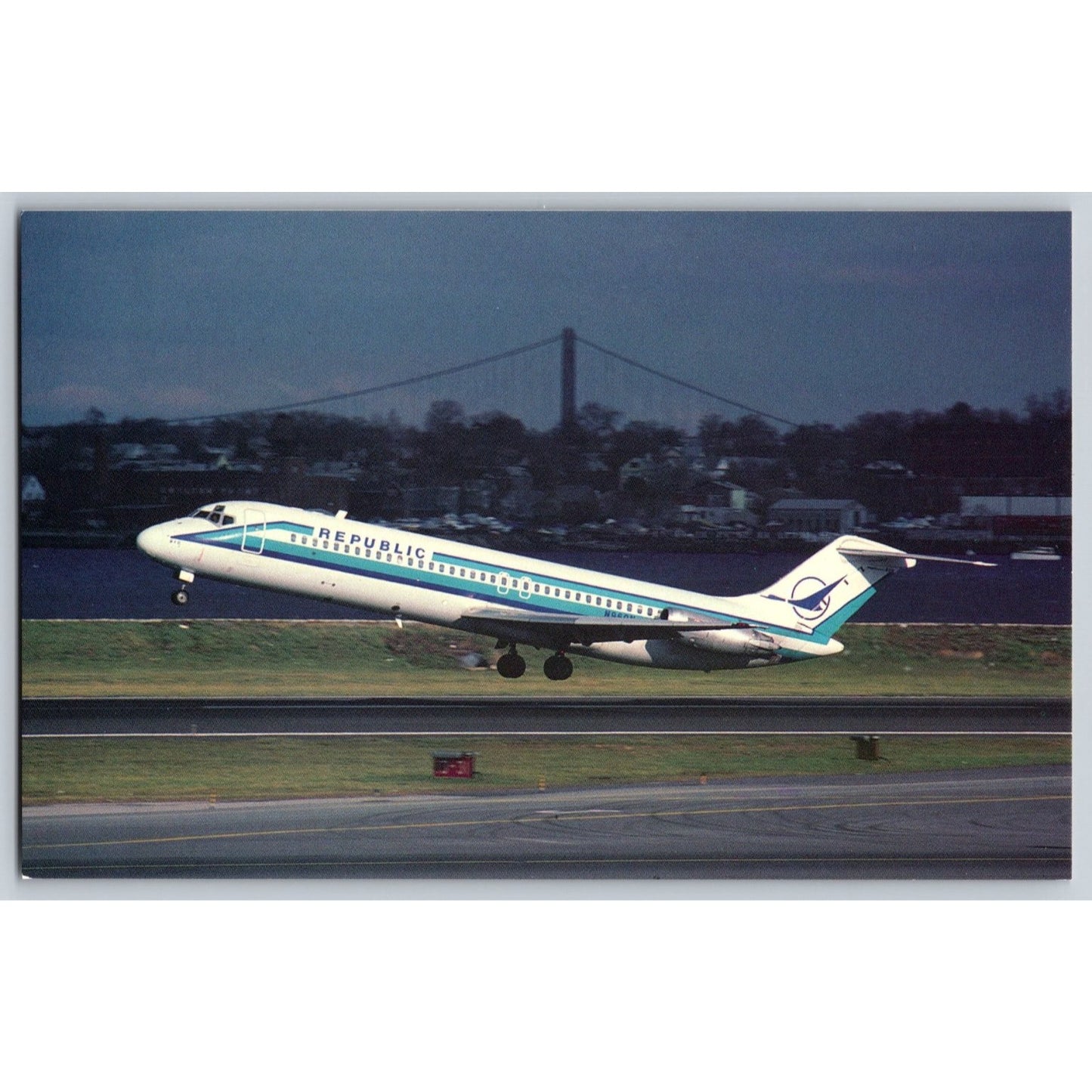 Airplane Republic Airlines McDonnell Douglas DC-9-31 La Guardia 1984 Postcard