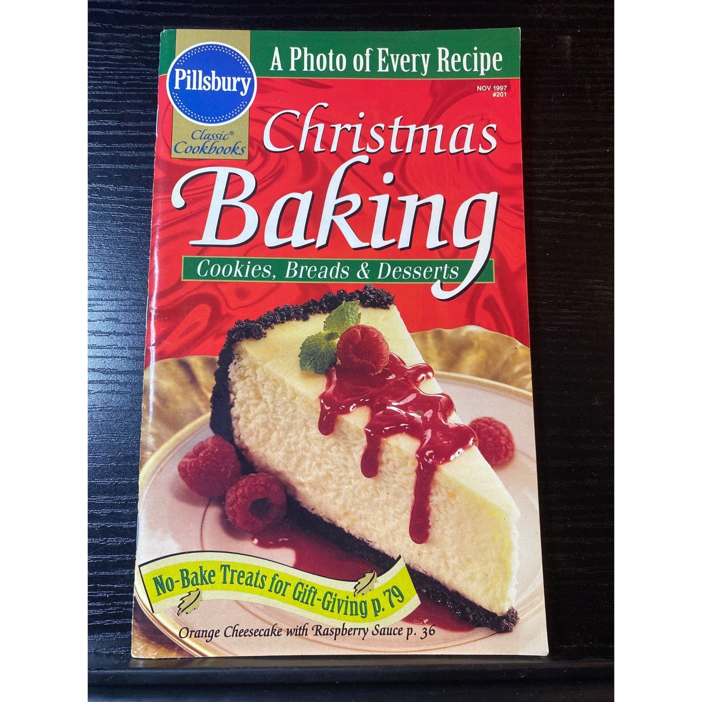 Pillsbury Classic Christmas Baking Cookbook Booklet 1997 Cookies Breads Desserts
